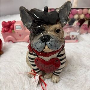 Frenchie French kisses figurine